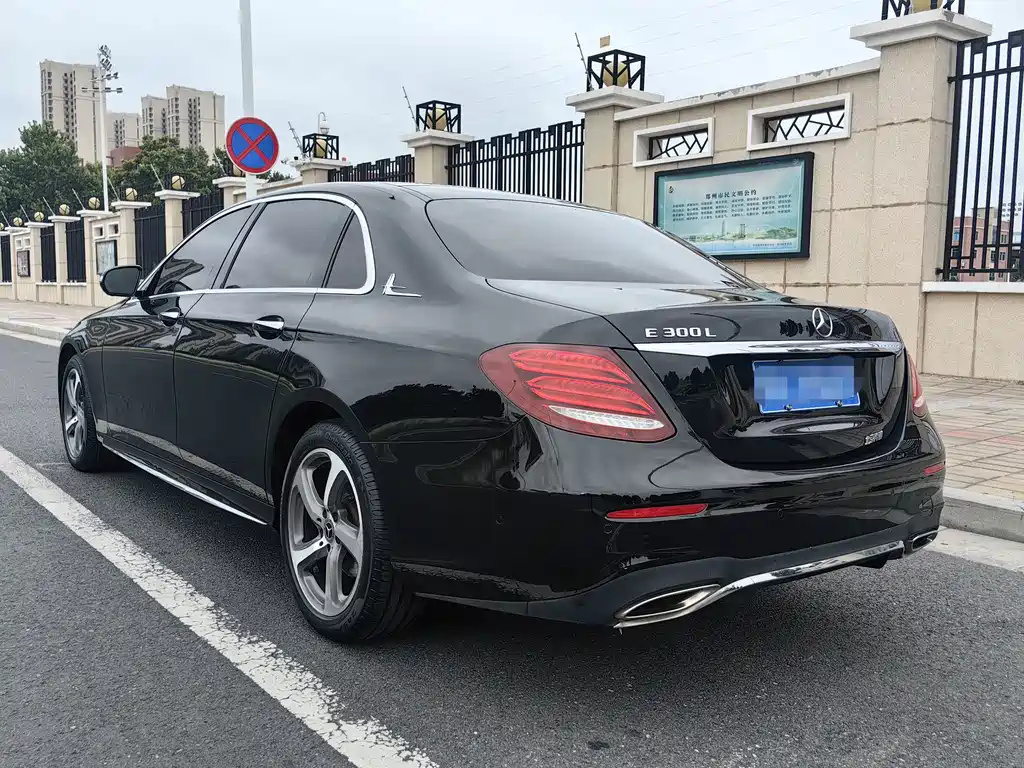 Mercedes-Benz E-Class — миниатюра 6