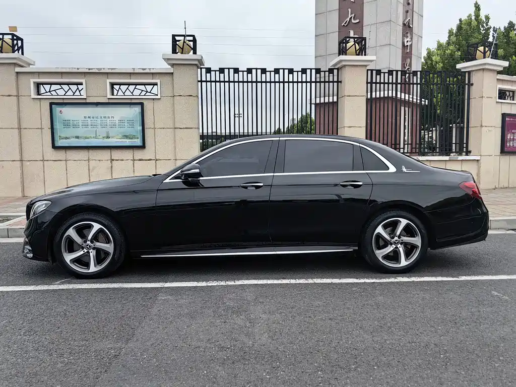 Mercedes-Benz E-Class — миниатюра 7