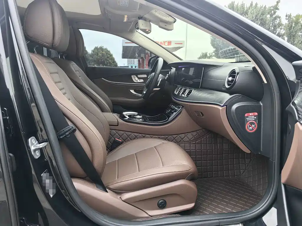 Mercedes-Benz E-Class — миниатюра 11