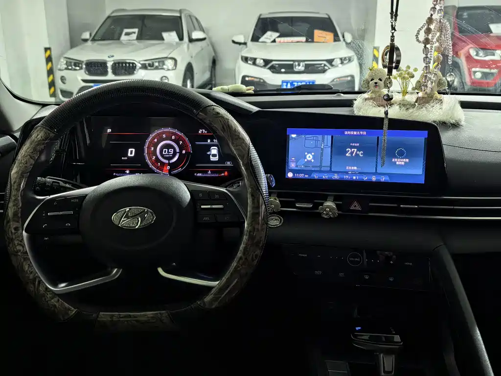 Hyundai Elantra — миниатюра 6