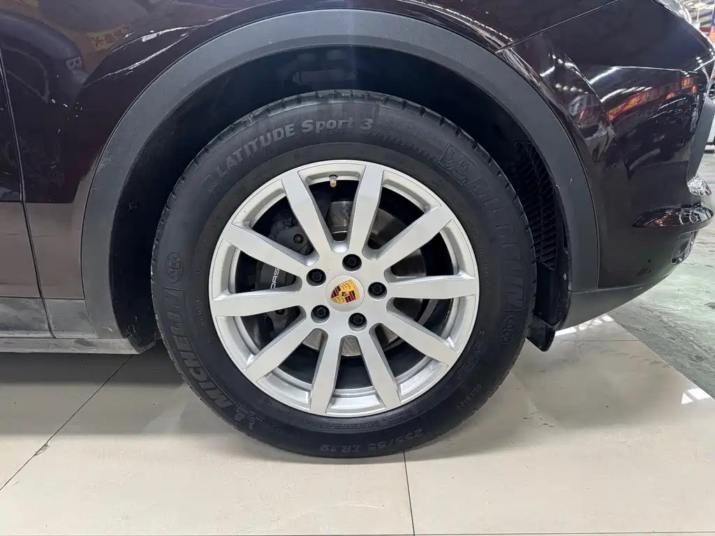 Porsche Cayenne — миниатюра 13