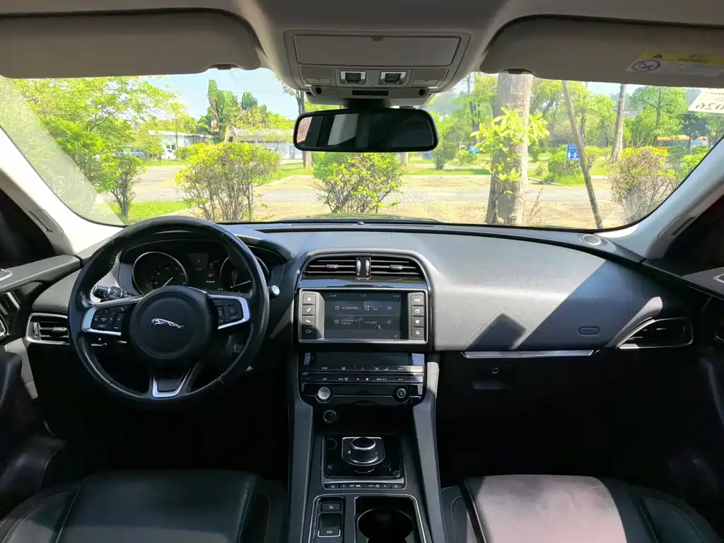 Jaguar F-PACE — миниатюра 10