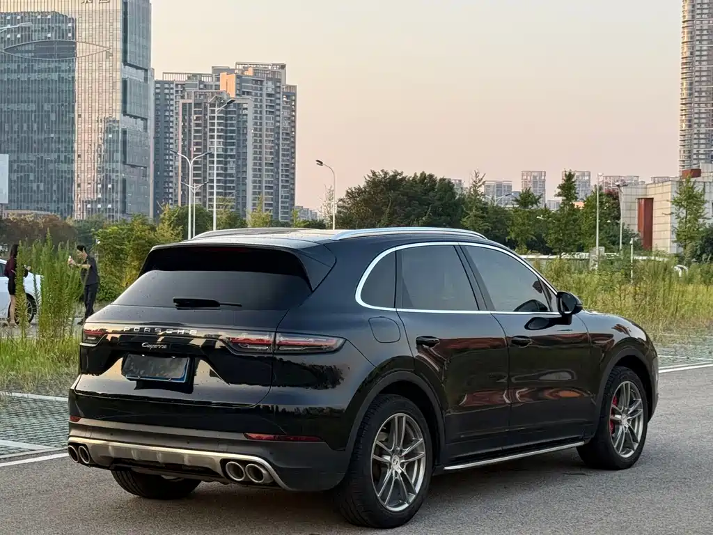 Porsche Cayenne — миниатюра 9