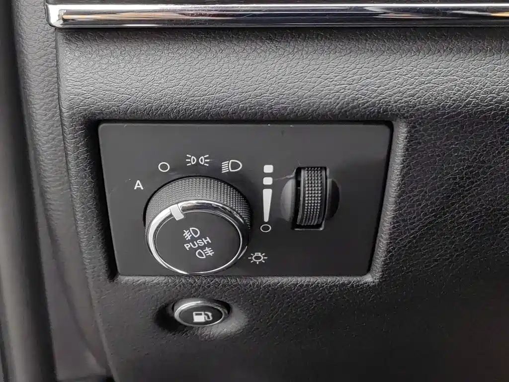 Jeep Grand Cherokee (Import) — миниатюра 21