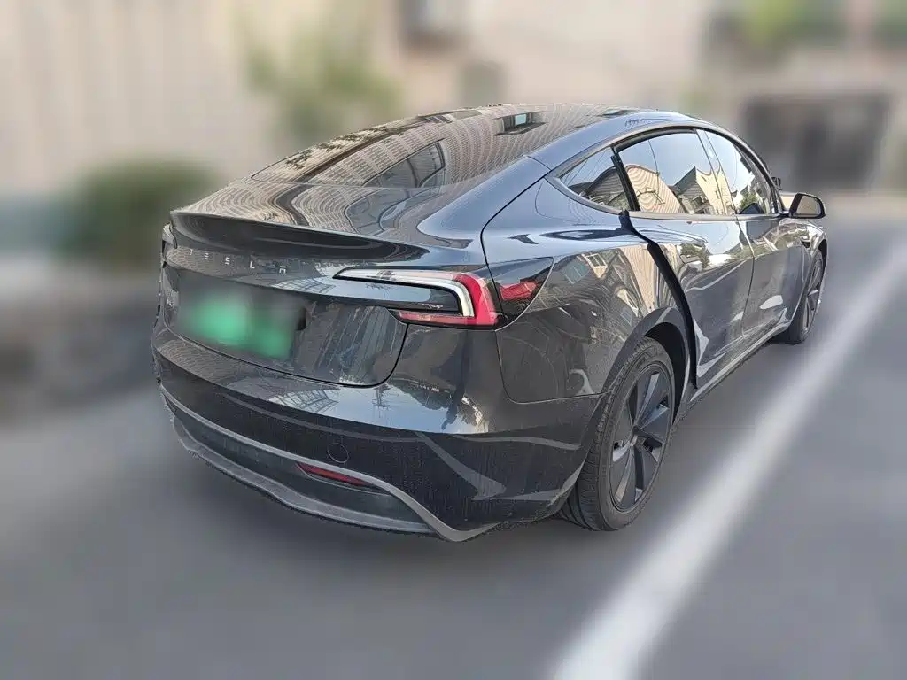 Tesla Model 3 — миниатюра 4