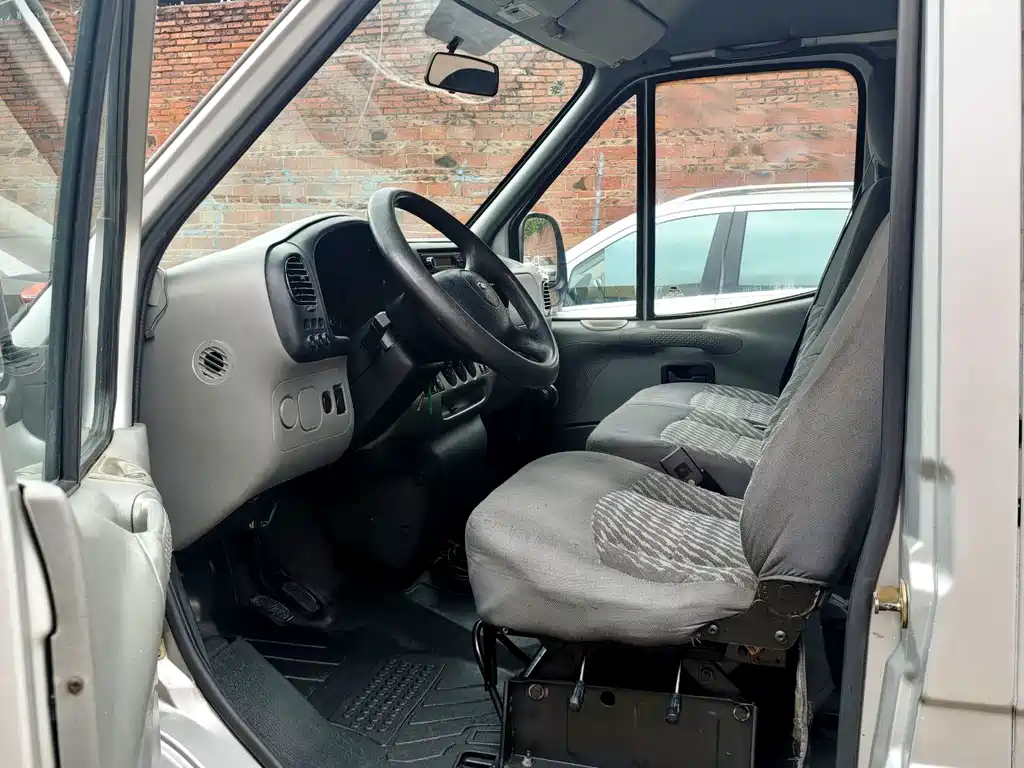 Ford Transit Classic — миниатюра 8