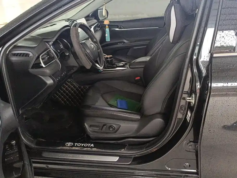 Toyota Camry — миниатюра 9