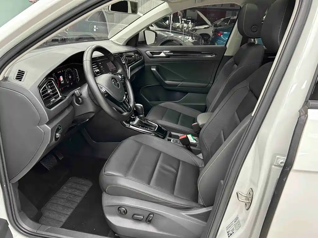 Volkswagen T-Roc — миниатюра 7