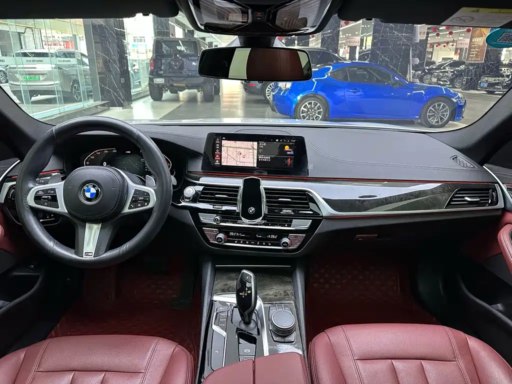 BMW 5 Series — миниатюра 13
