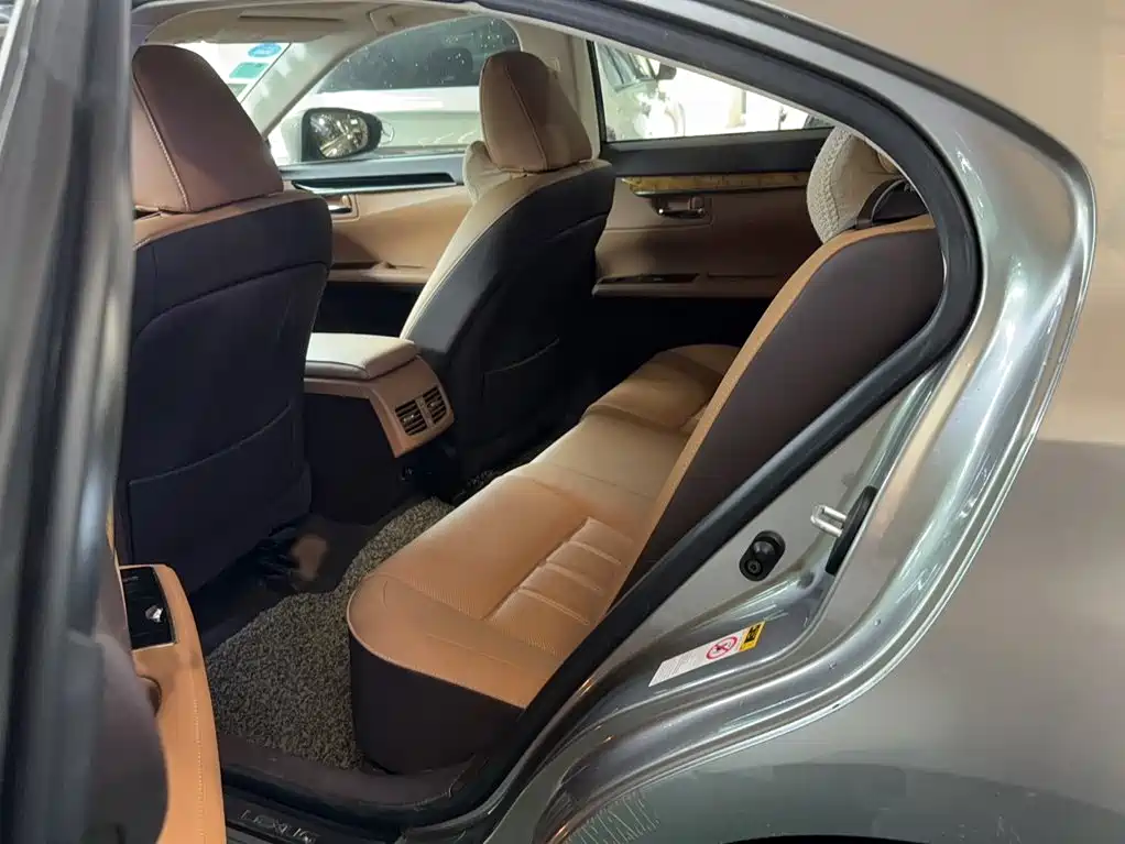 Lexus ES — миниатюра 13
