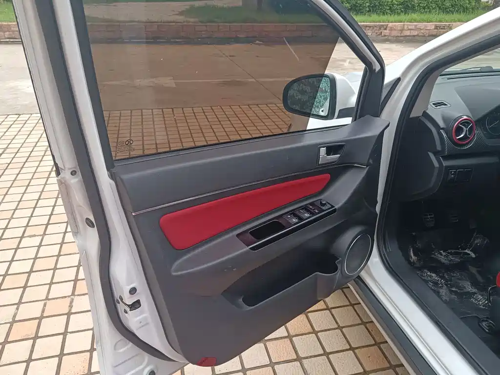 BAIC Senova X25 — миниатюра 6
