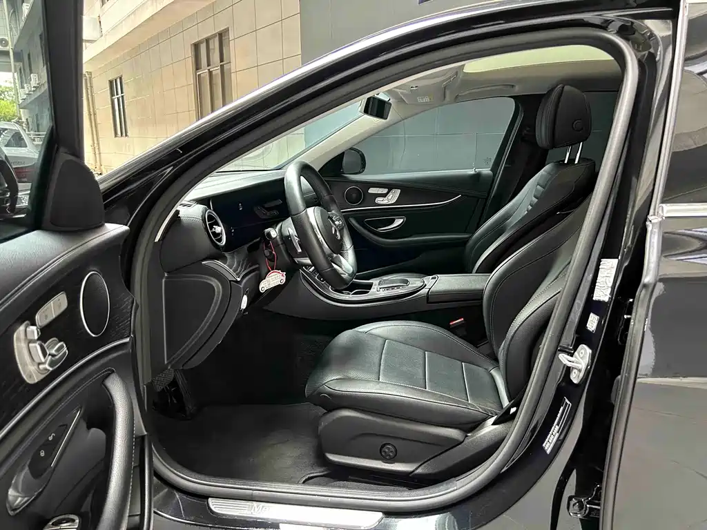Mercedes-Benz E-Class — миниатюра 10