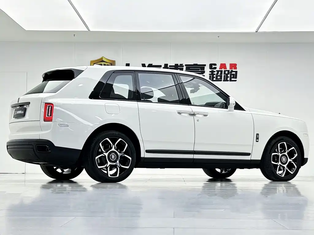 Rolls-Royce Cullinan — миниатюра 8