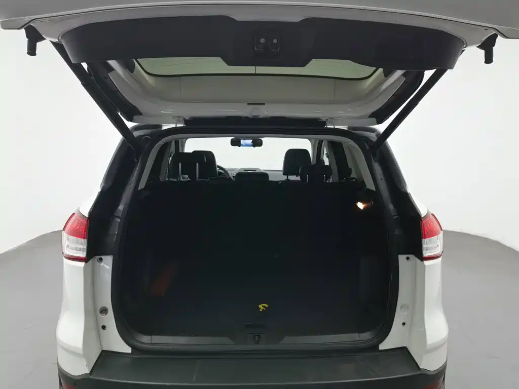 Ford Kuga — миниатюра 16