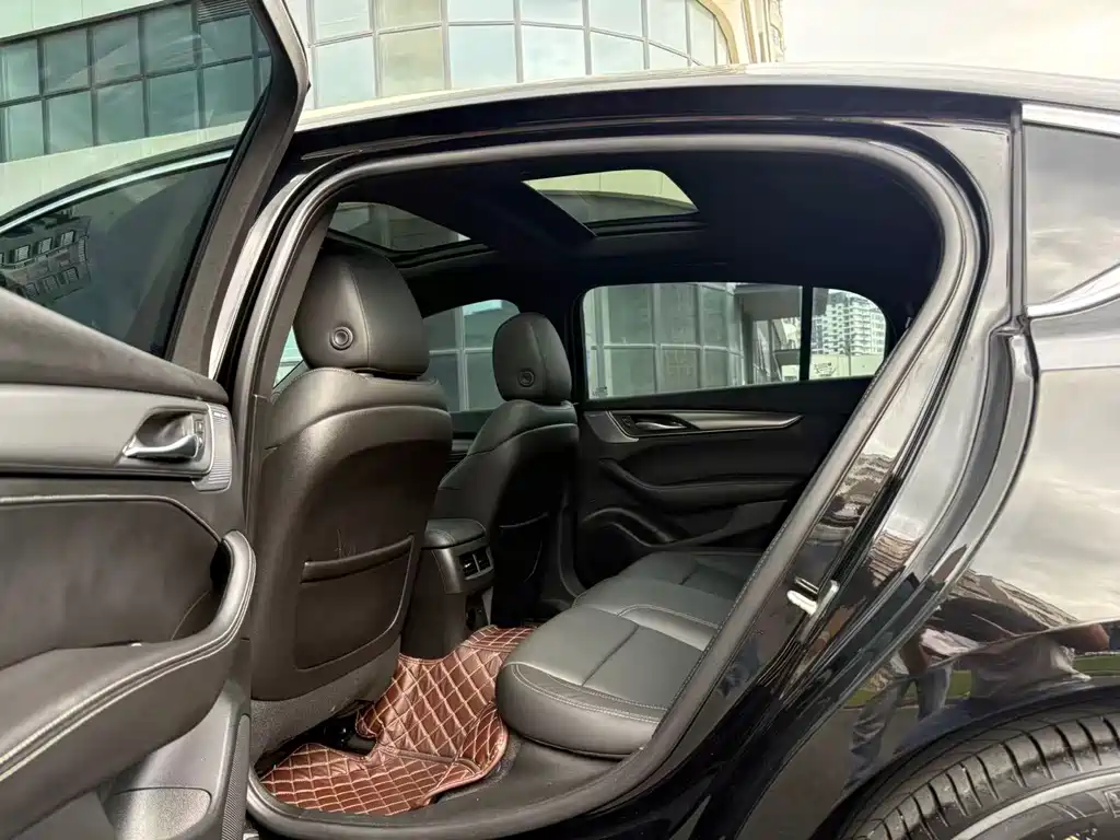 Cadillac CT5 — миниатюра 6