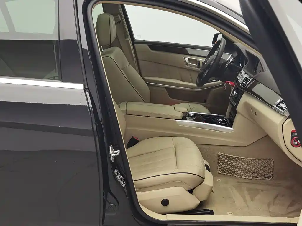 Mercedes-Benz E-Class — миниатюра 23