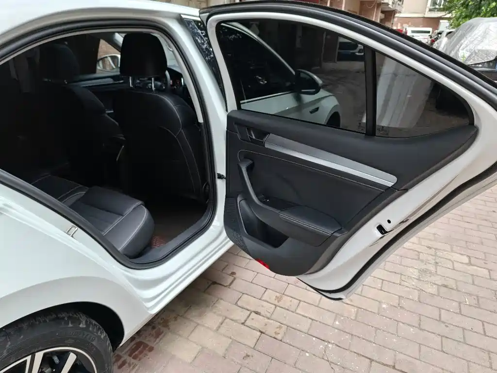 Skoda Superb — миниатюра 16
