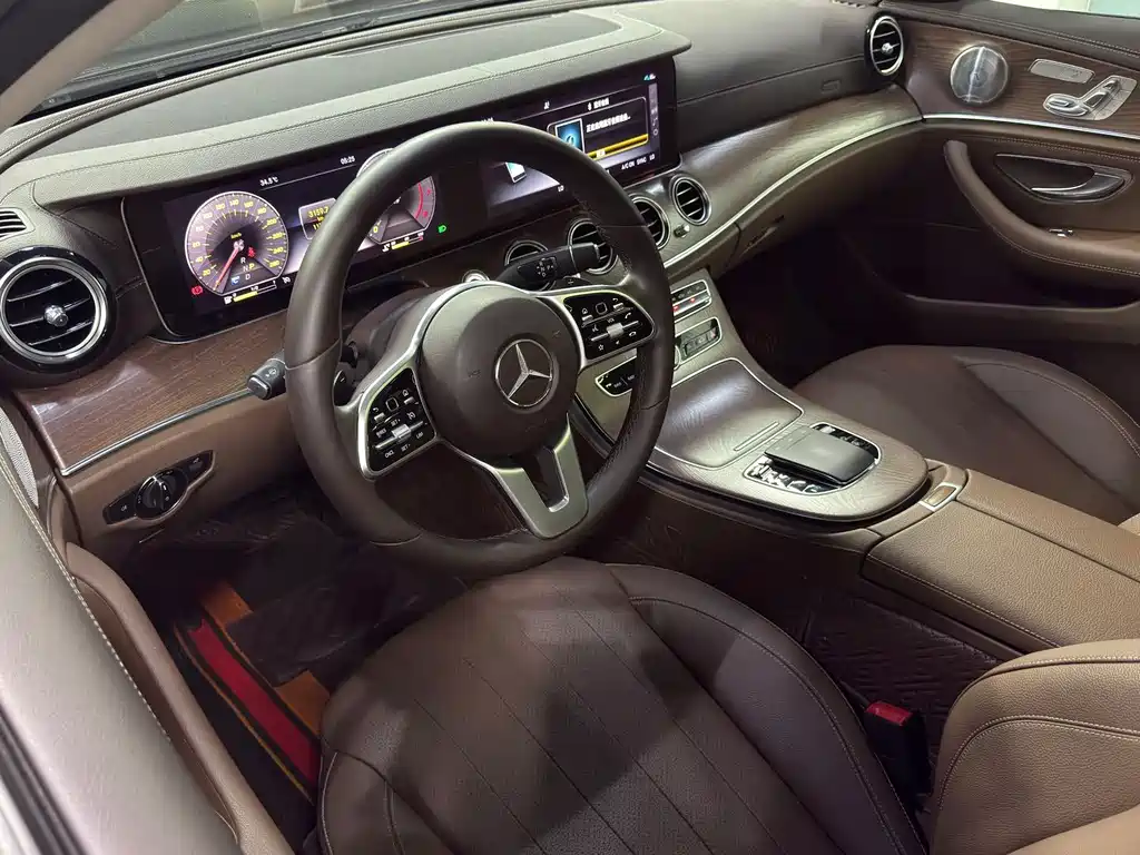Mercedes-Benz E-Class — миниатюра 18
