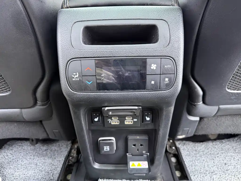 JEEP GRAND COMMANDER