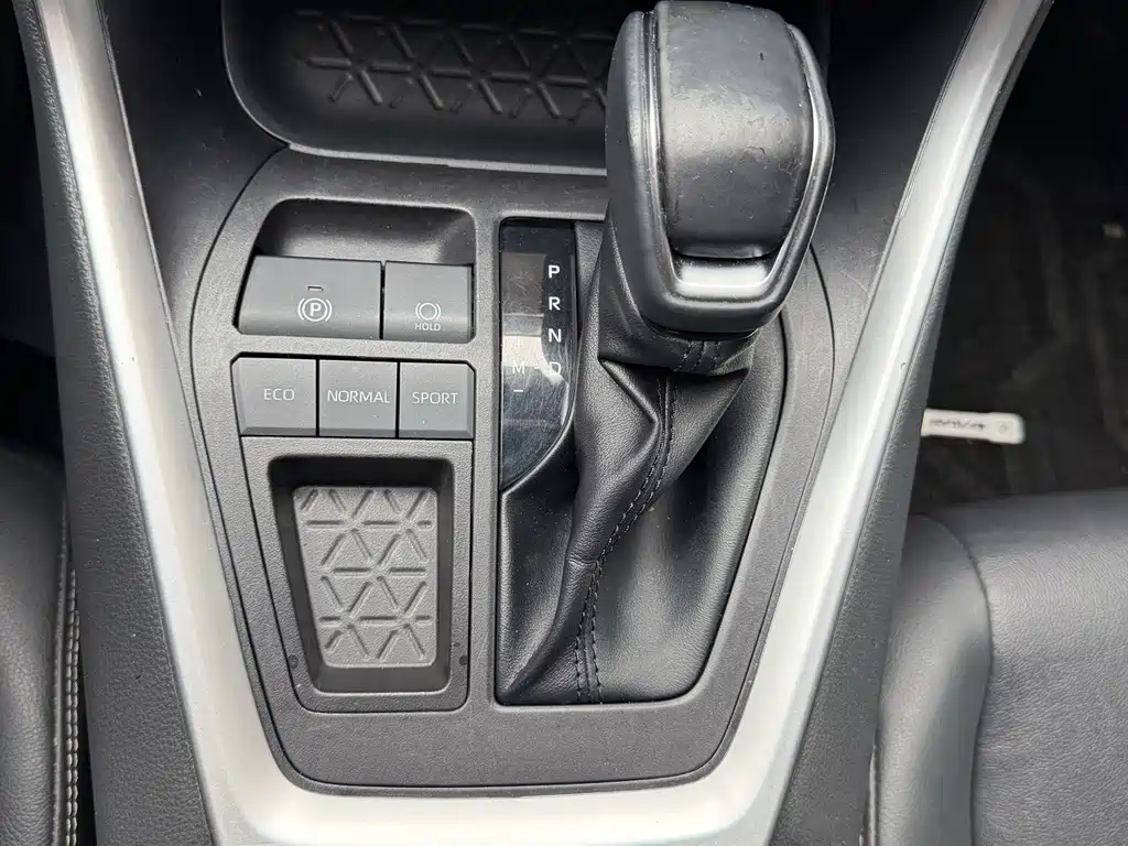 Toyota RAV4 — миниатюра 10