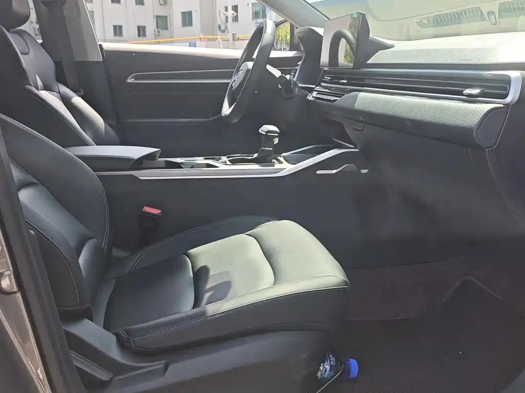 Geely Emgrand — миниатюра 10