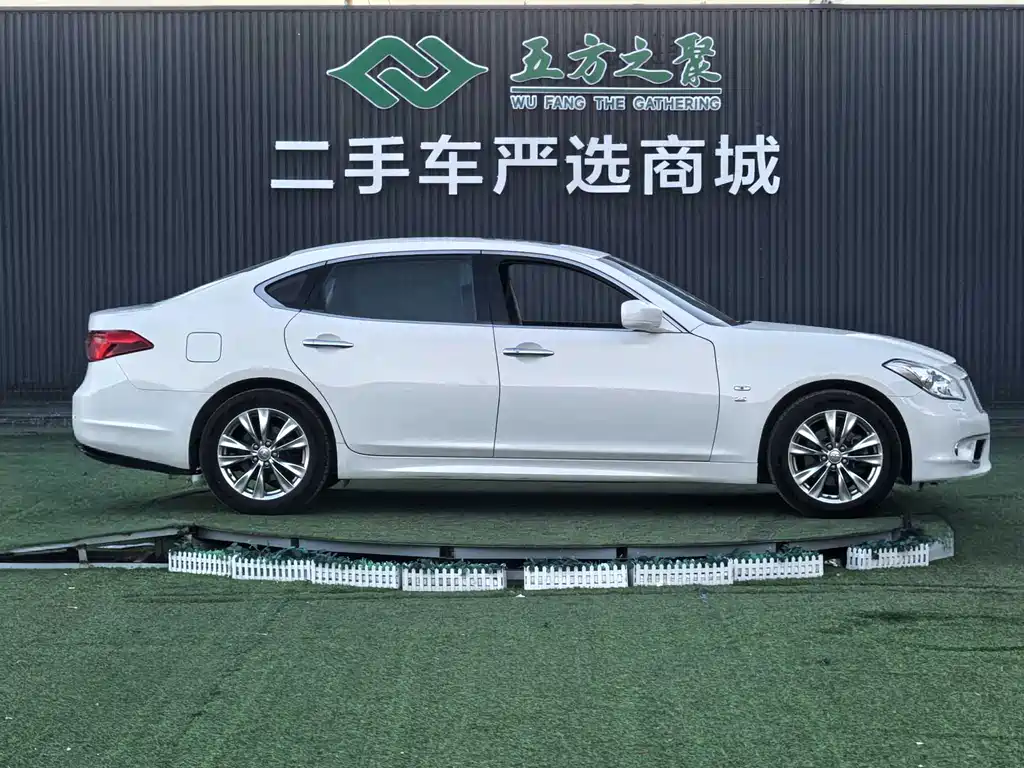 Infiniti Q70 — миниатюра 18