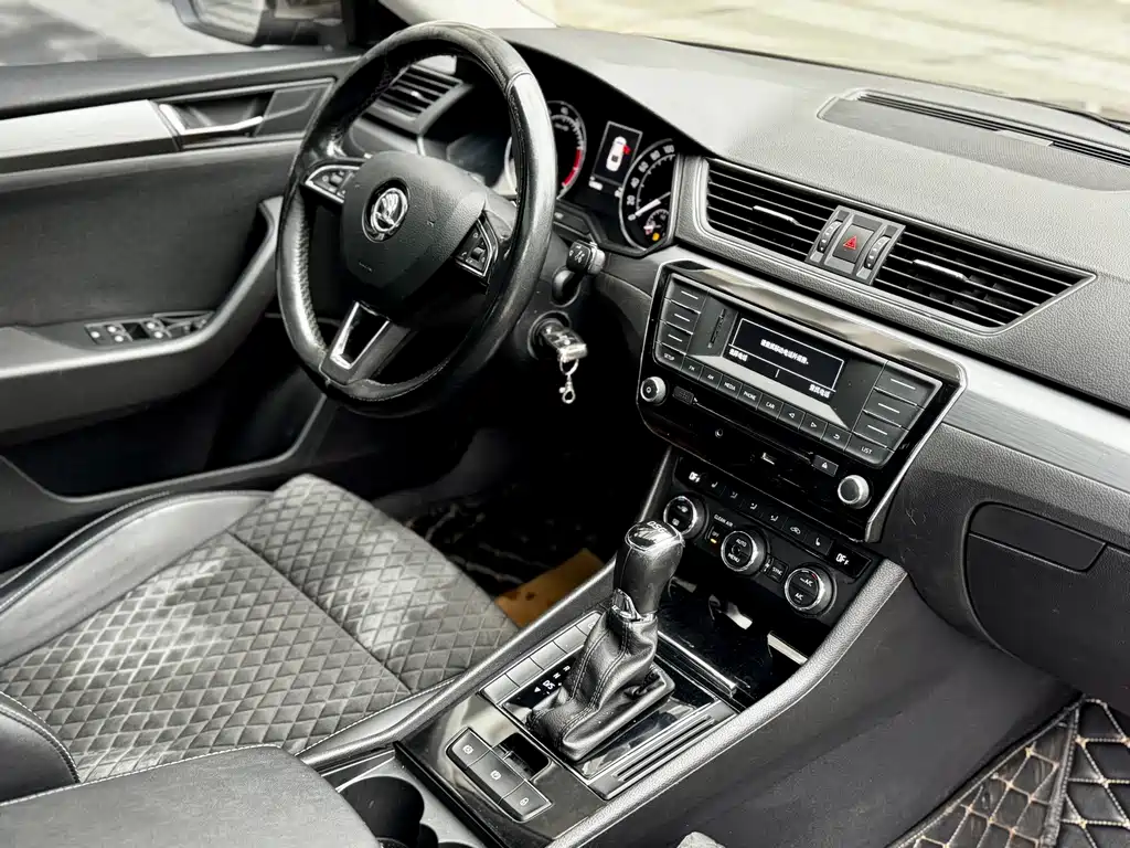 Skoda Superb — миниатюра 9
