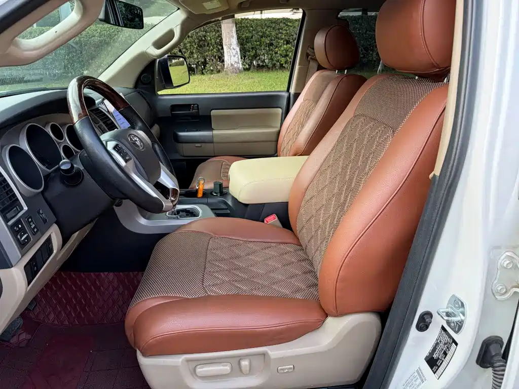 Toyota Sequoia — миниатюра 8