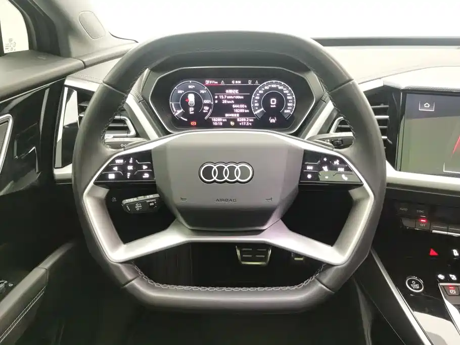 Audi Q4 e-tron — миниатюра 15