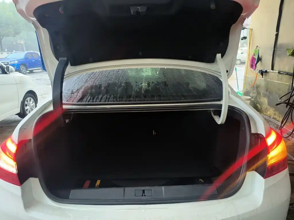 Peugeot 408 — миниатюра 19