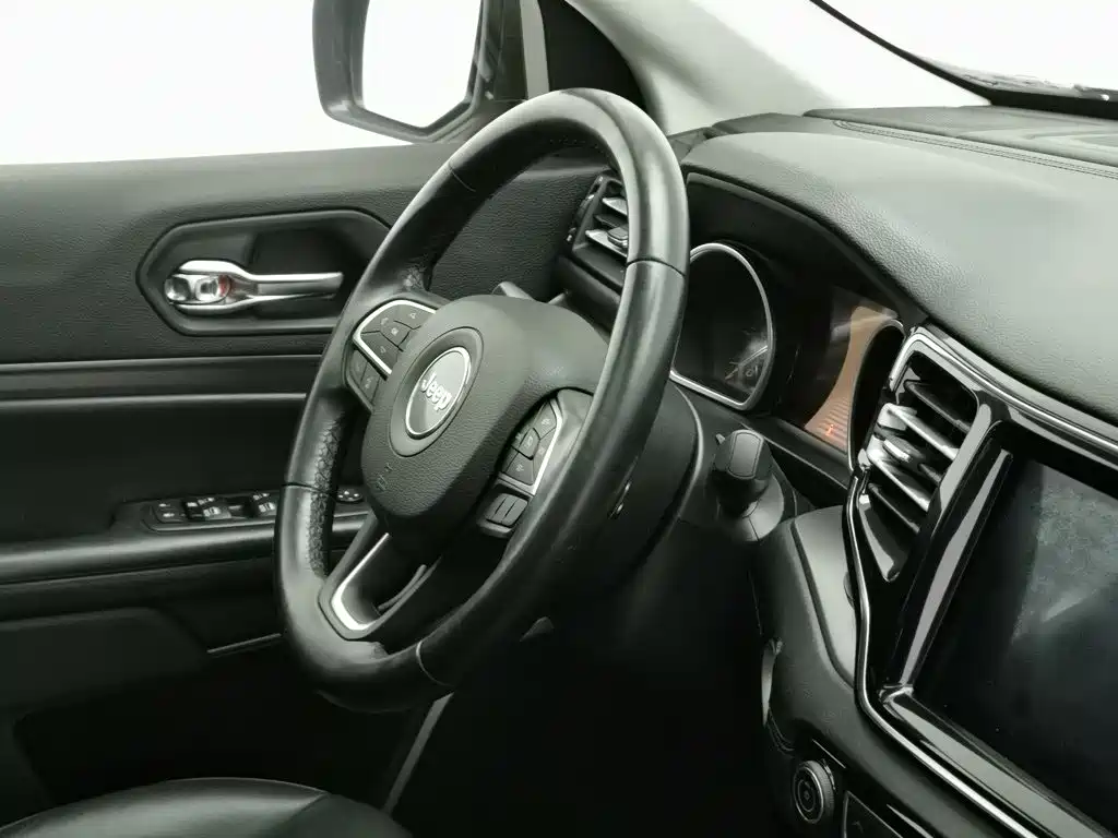 Jeep Commander — миниатюра 22