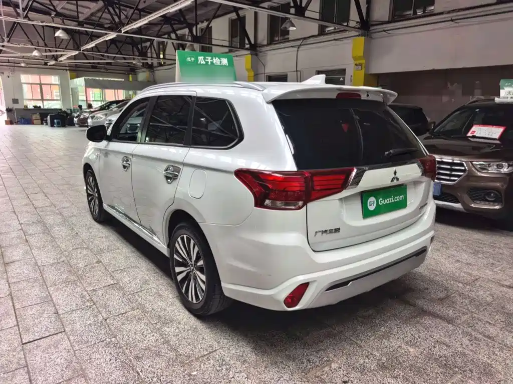 Mitsubishi Outlander — миниатюра 14