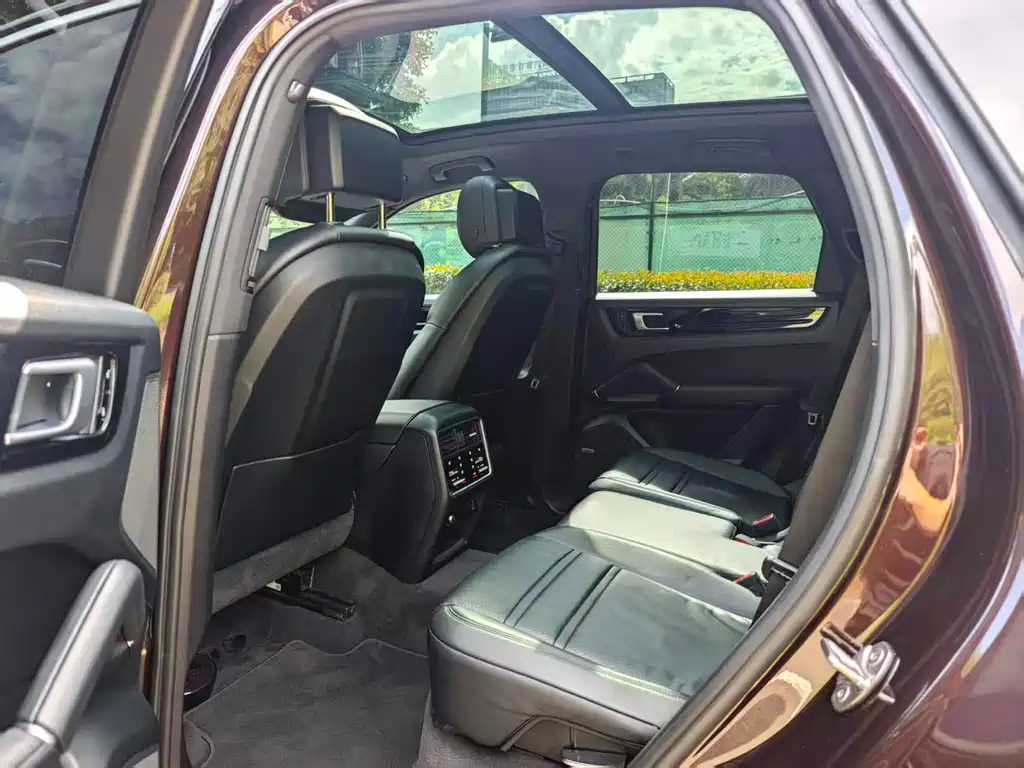 Porsche Cayenne — миниатюра 4