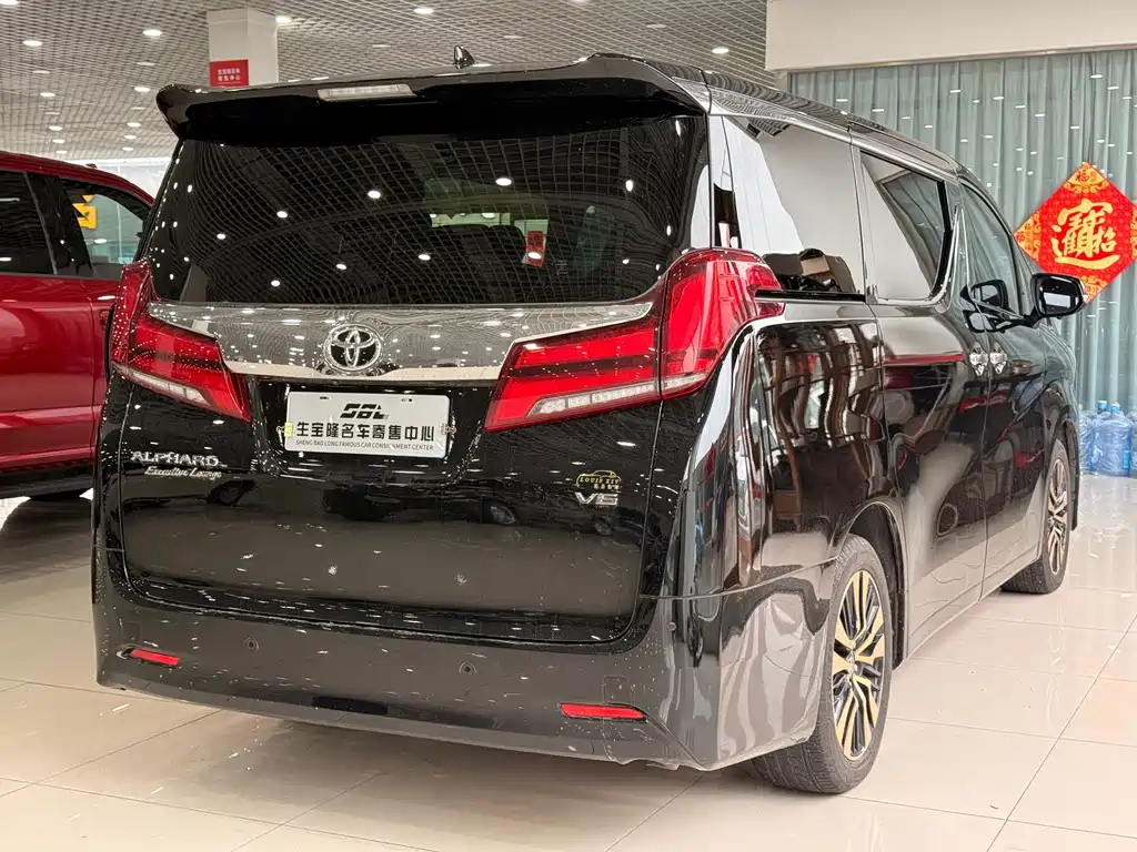 Toyota Alphard — миниатюра 6