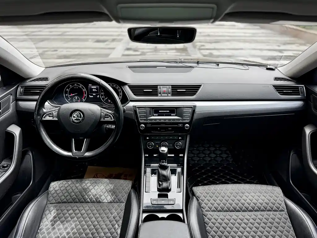 Skoda Superb — миниатюра 10