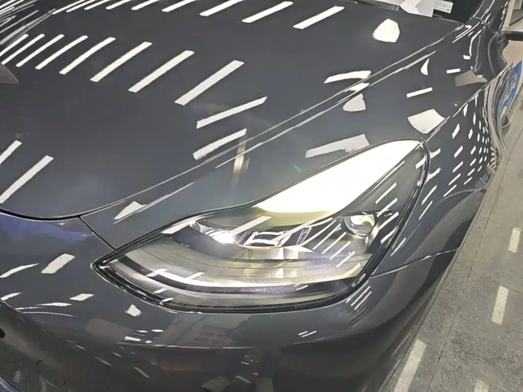 Tesla Model Y — миниатюра 24