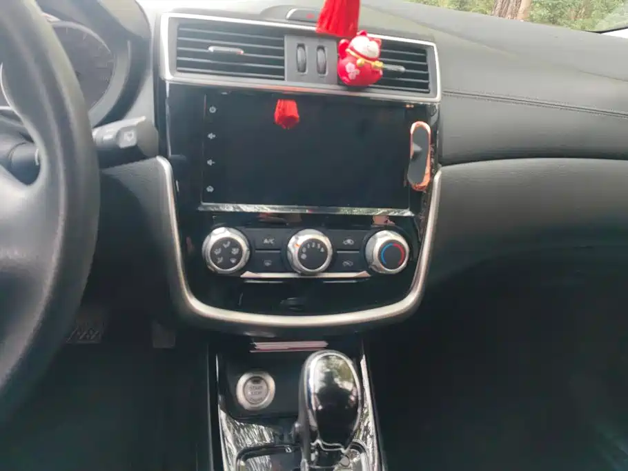 Nissan Tiida — миниатюра 13