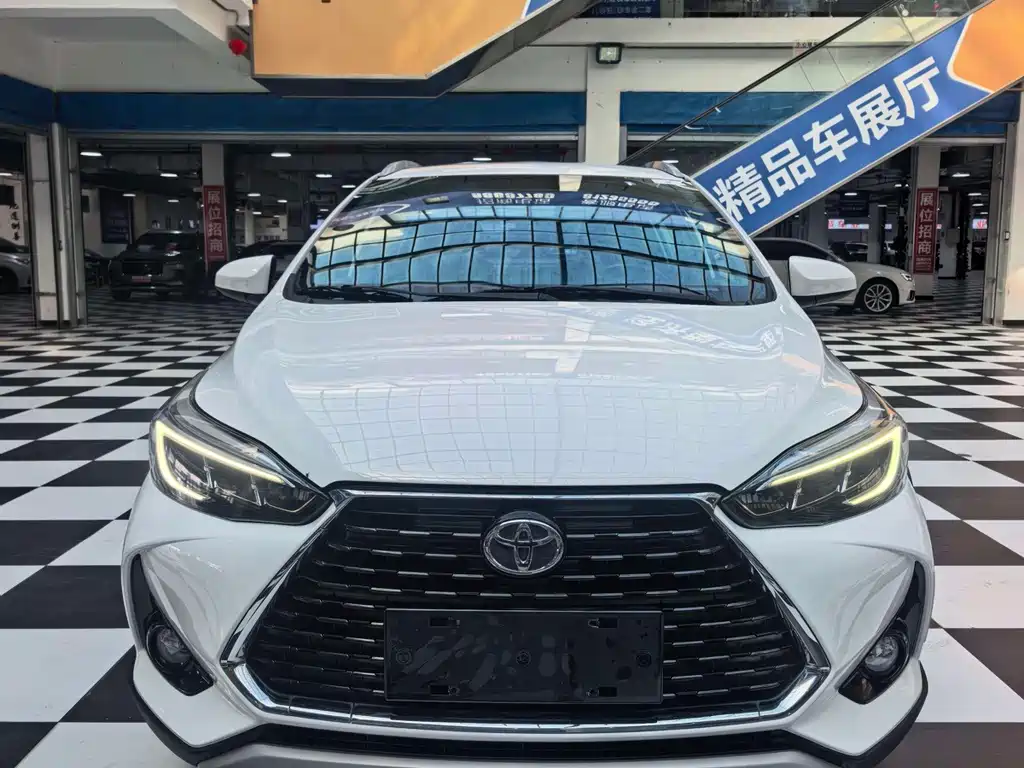 Toyota Yaris L — миниатюра 2