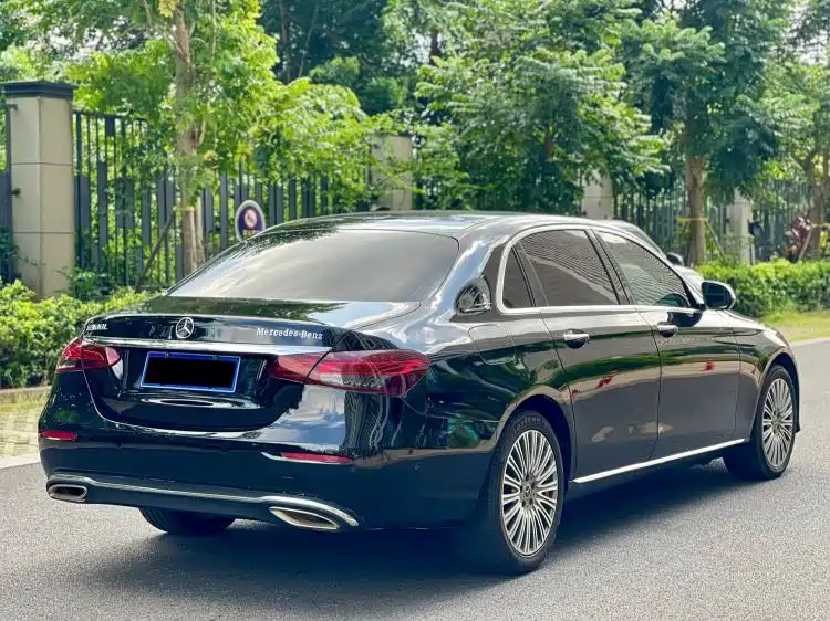 Mercedes-Benz E-Class — миниатюра 9