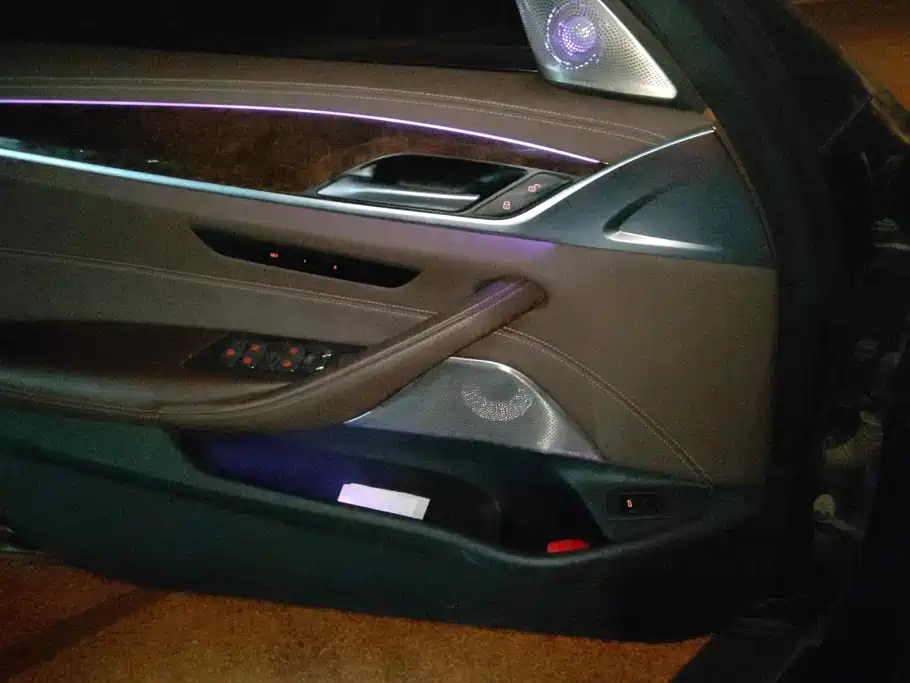 BMW 5 Series — миниатюра 7