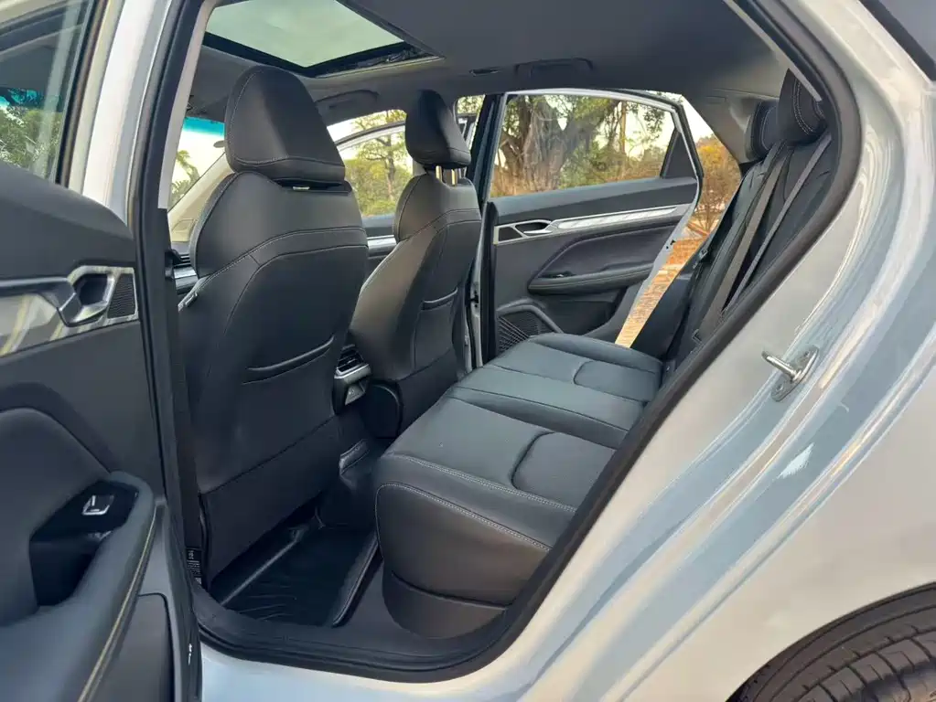 GEELY AUTOMOBILE EMGRAND L HIP