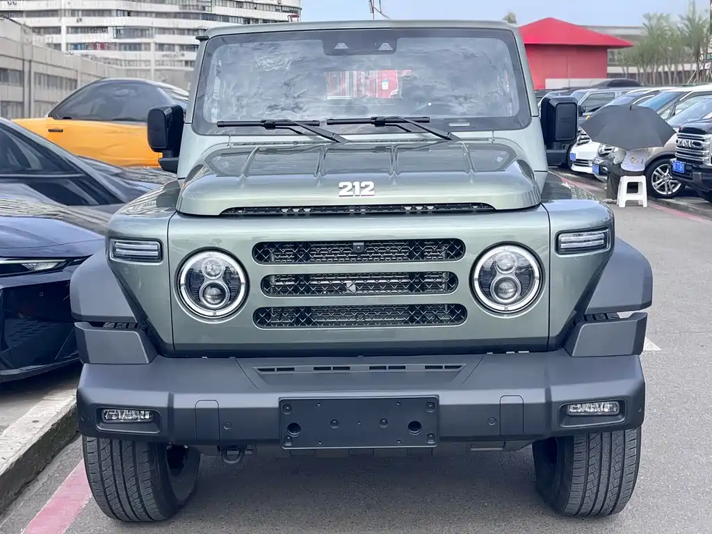 212 212 T01 — миниатюра 2