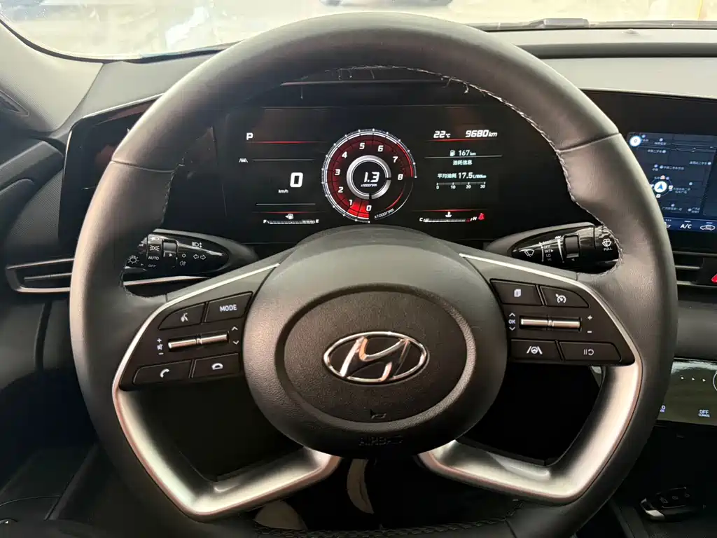 Hyundai Elantra — миниатюра 12