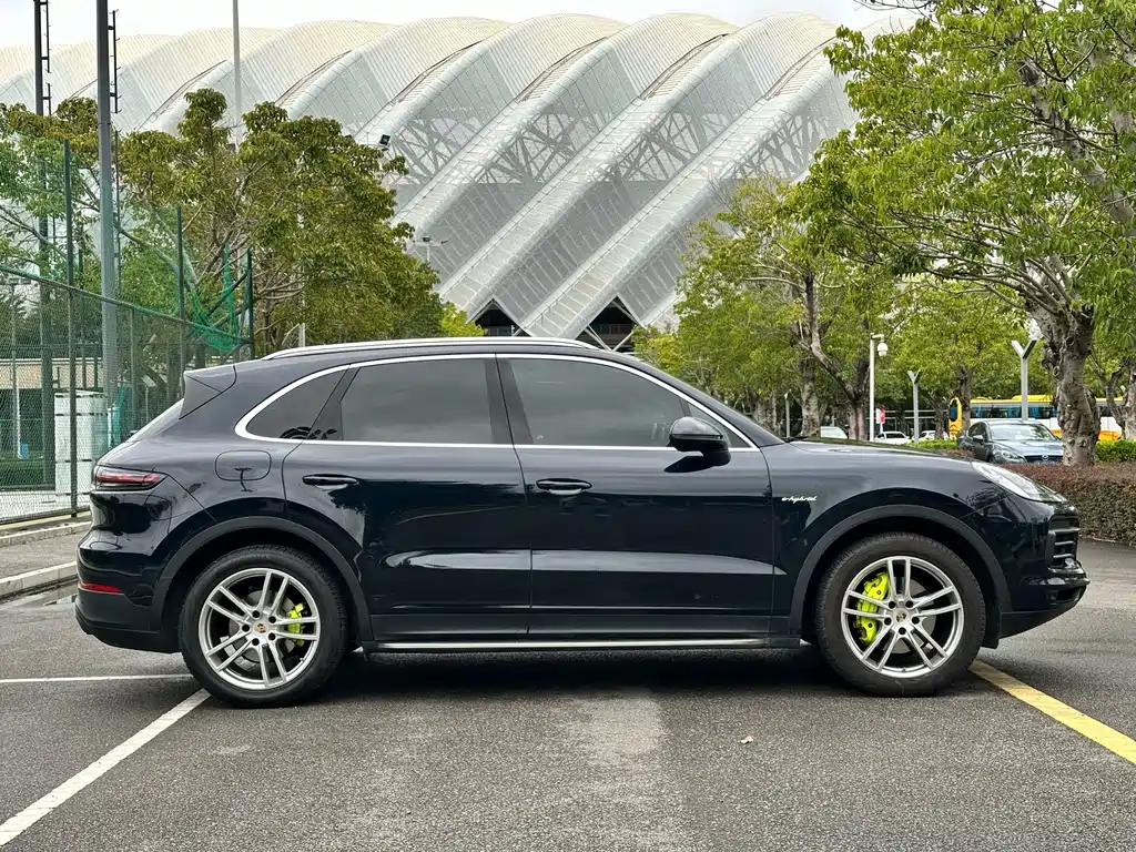 Porsche Cayenne Hybrid — миниатюра 17
