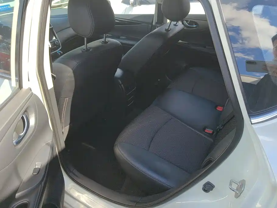 Nissan Tiida — миниатюра 11