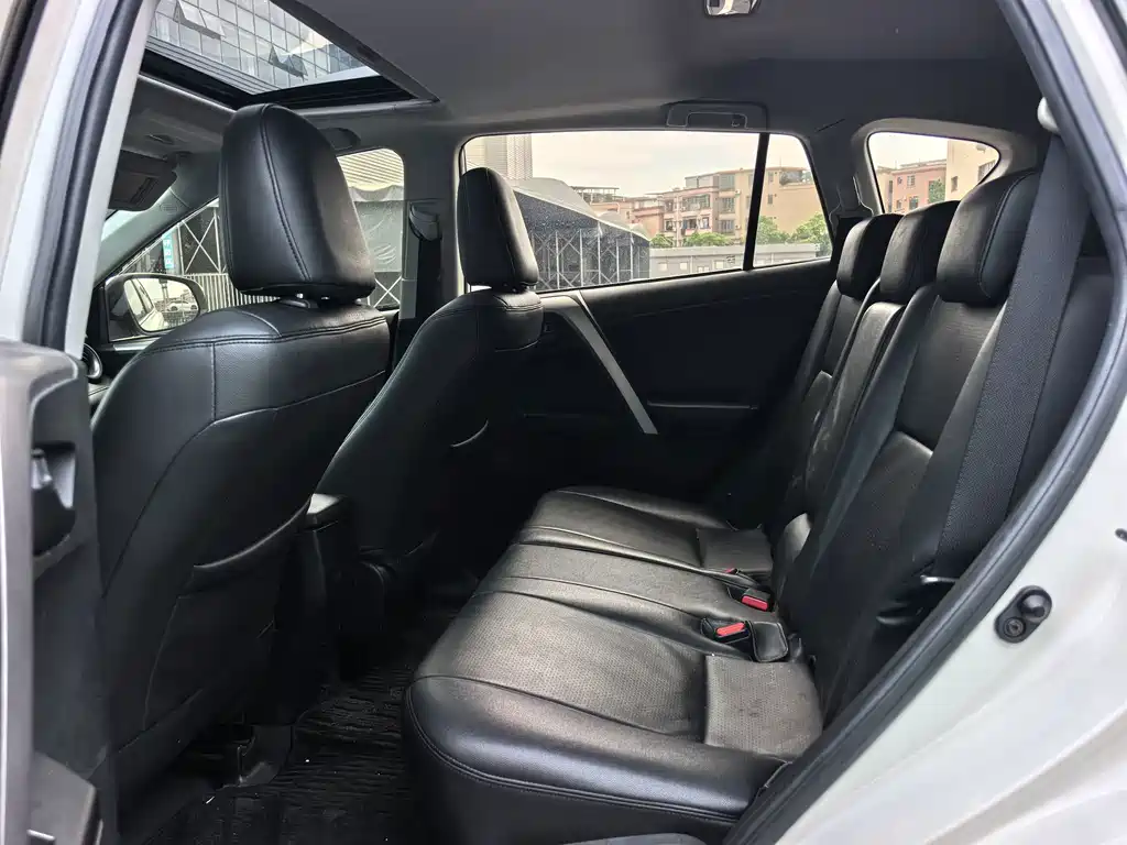 Toyota RAV4 — миниатюра 13