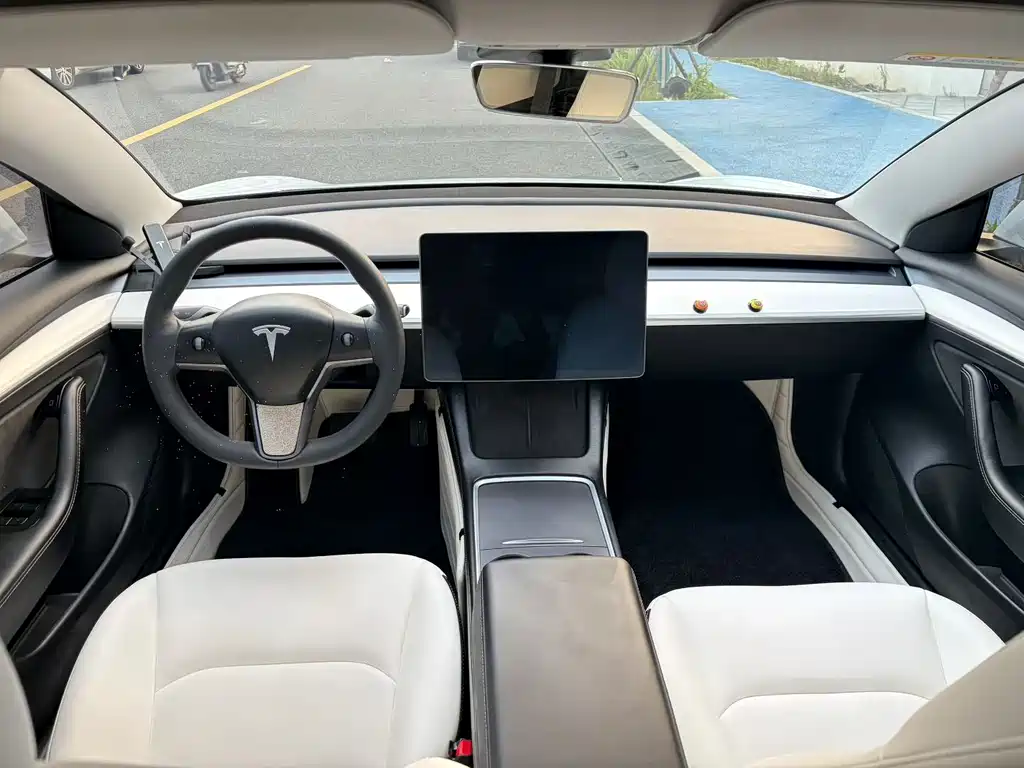 Tesla Model 3 — миниатюра 9