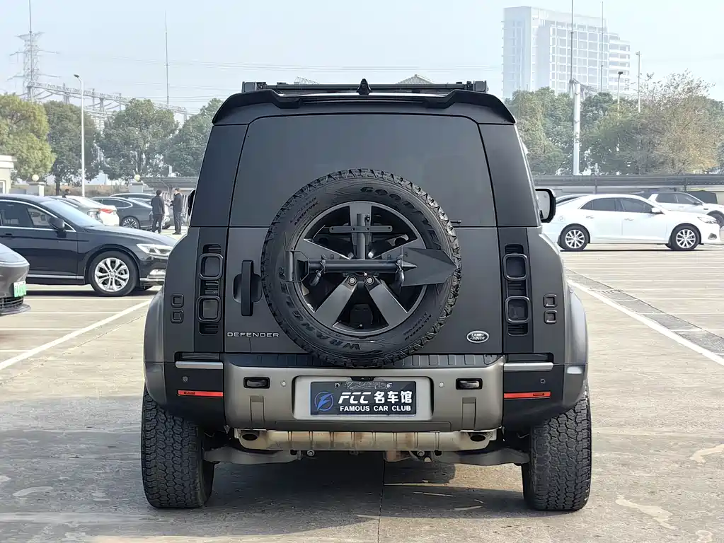 LAND ROVER DEFENDER