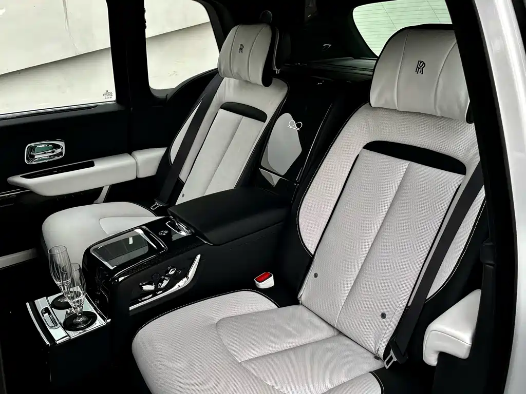 Rolls-Royce Cullinan — миниатюра 27