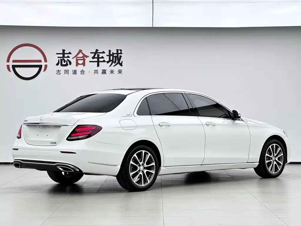 Mercedes-Benz E-Class — миниатюра 9